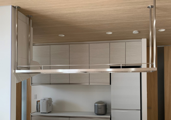 キッチン吊り棚の写真